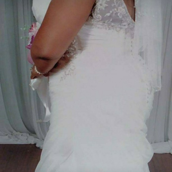 Plus Size " Juliette " Wedding Gown - Picture 1 of 6